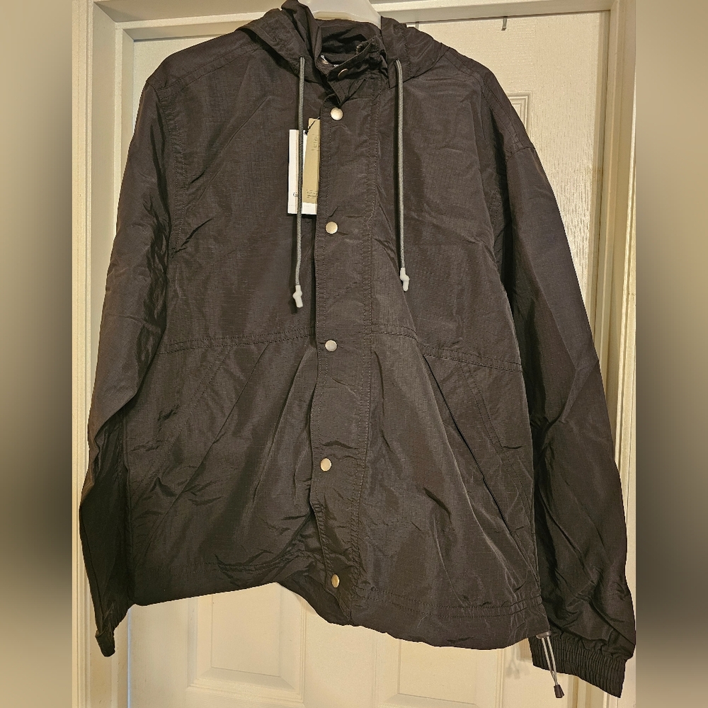 NWT. Men's Black Hooded Water Resistant Jacket. Size:XL.